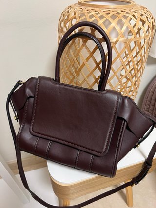 Bolso de piel marrón ZARA