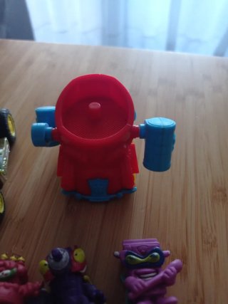 Lote Superthings: Coches y Muñecos