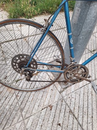 Bicicleta de carretera antigua BH