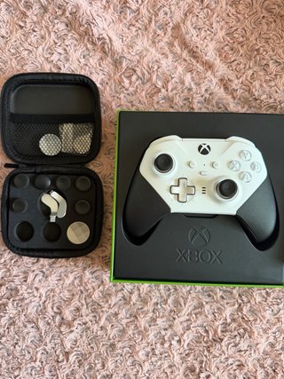 Xbox Series S + 2 controller (1 Elite)