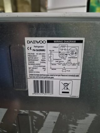 Frigorífico DAEWOO pequeño blanco