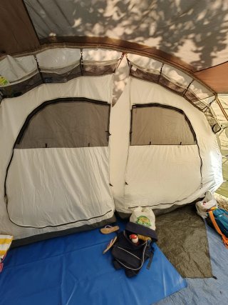 Caseta de camping beige y azul, regalo 2 colchones