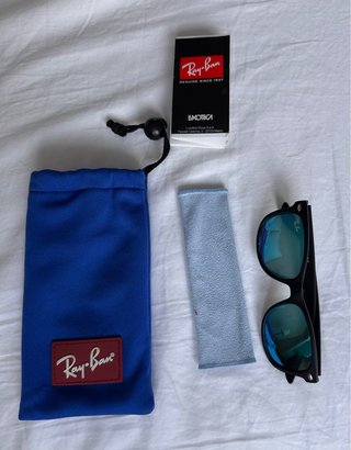 Gafas de sol Ray-Ban negras y azules