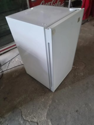 Frigorífico DAEWOO pequeño con congelador