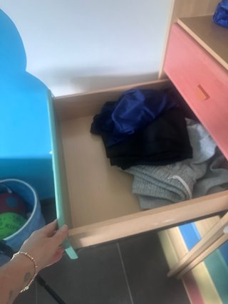 Cajonera de madera hecha a mano