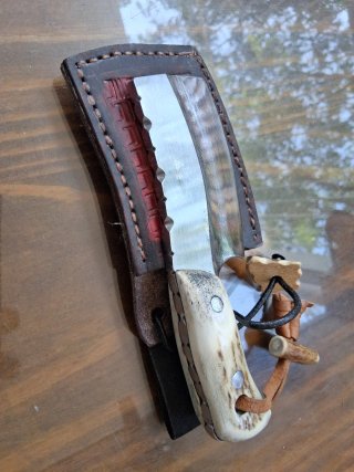 Cuchillo artesanal con funda de cuero