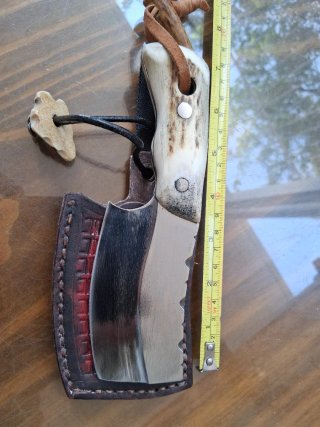 Cuchillo artesanal con funda de cuero