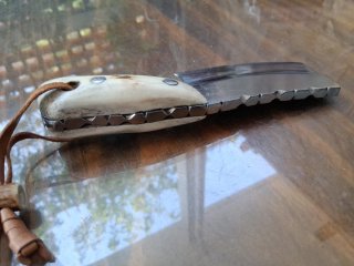 Cuchillo artesanal con funda de cuero