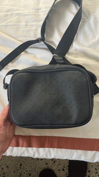 Riñonera Louis Vuitton Negra - NUEVA