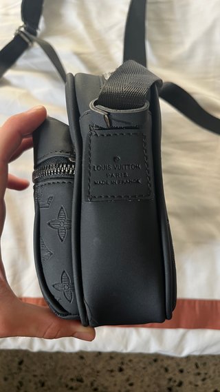 Riñonera Louis Vuitton Negra - NUEVA