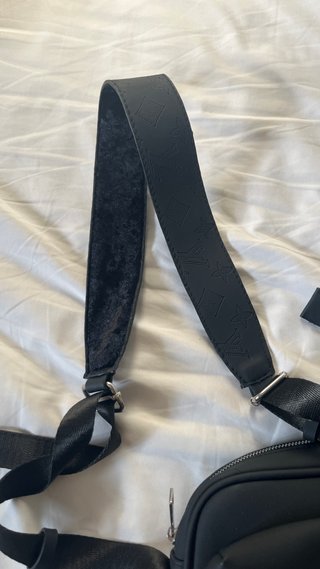 Riñonera Louis Vuitton Negra - NUEVA