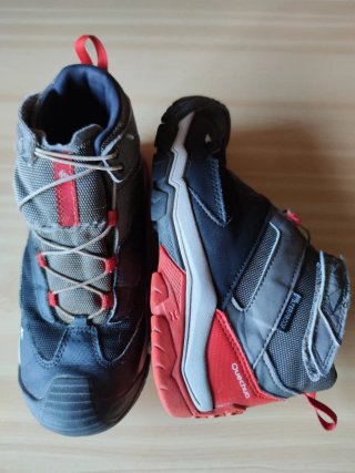 Stivali da trekking per bambini. Impermeabili