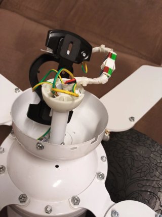 Ventilador de techo blanco