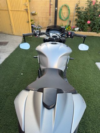 Triumph Street Triple R - Plata/Roja