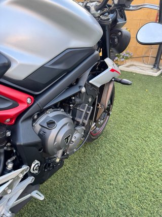 Triumph Street Triple R - Plata/Roja