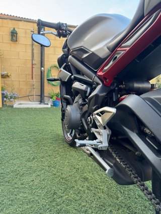 Triumph Street Triple R - Plata/Roja