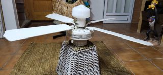 Ventilador de techo blanco con cesta