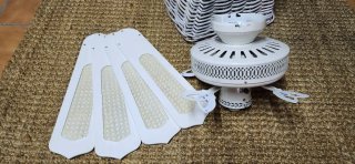 Ventilador de techo blanco con cesta