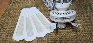 Ventilador de techo blanco con cesta