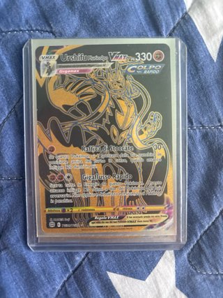 Carte Pokémon Pikachu VMAX Gigamax balck and gold