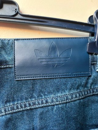 Jeans Adidas a righe