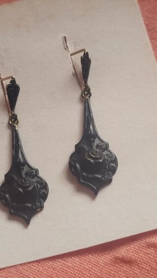 Pendientes antiguos de luto negros y dorados