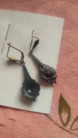 Pendientes antiguos de luto negros y dorados