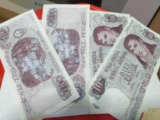 Lote 17 Billetes: China,Argentina, Uruguay, Italia
