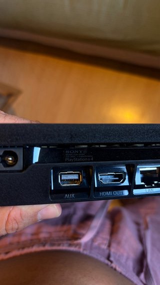 PS4 Slim 500GB + 2 Mandos