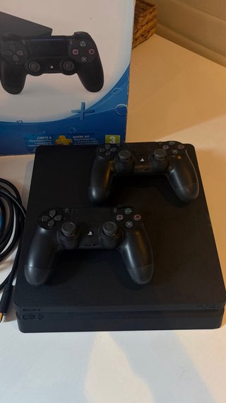 PS4 Slim 500GB + 2 Mandos