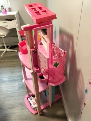 Casa Barbie con tobogán y piscina