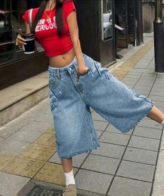 Pantalones cortos vaqueros desgastados