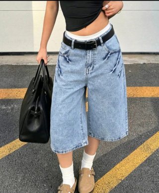 Pantalones cortos vaqueros desgastados