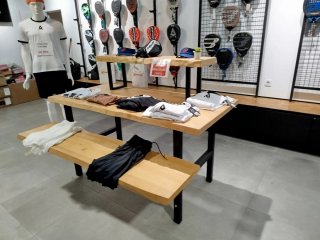MUEBLES POR CIERRE DE TIENDA DEPORTIVA