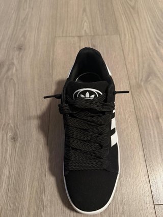 Zapatillas Adidas Negras y Blancas