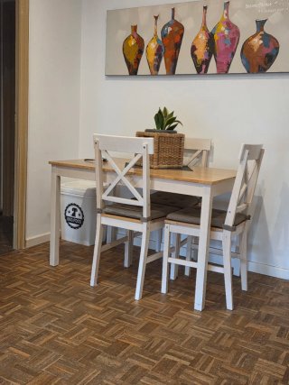 Mesa de comedor y 4 sillas