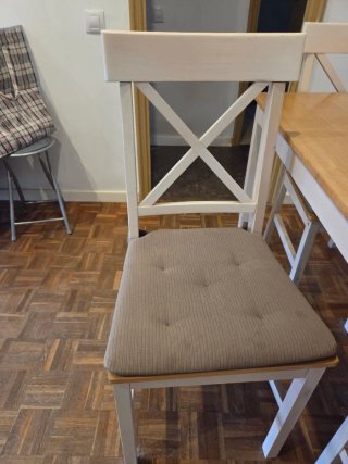 Mesa de comedor y 4 sillas