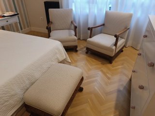Conjunto 2 Sillas Madera y reposa pies