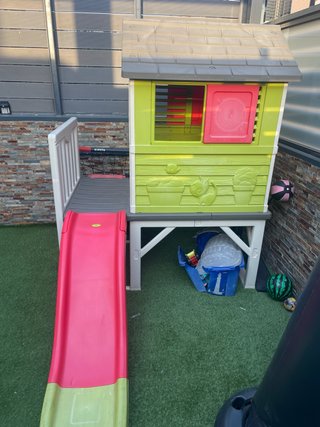Casita de jardín Smoby con tobogán