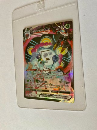 Carta Pokémon Orbeetle VMAX 710 HP Española