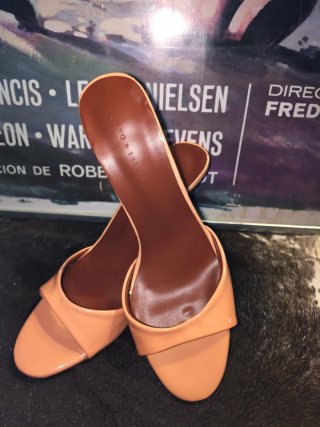 Sandalias charol coral estilo retro 50's