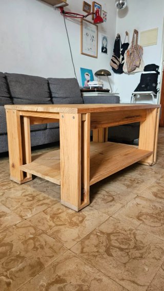 Mesa auxiliar de madera rústica