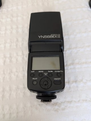 Panasonic Lumix G80M con objetivos y flash
