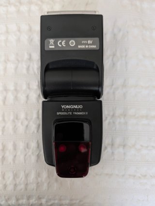 Panasonic Lumix G80M con objetivos y flash