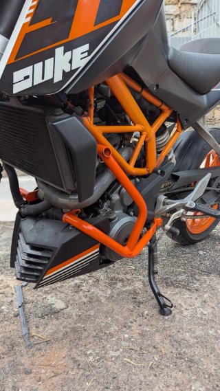 KTM 390 Duke Negra y Naranja