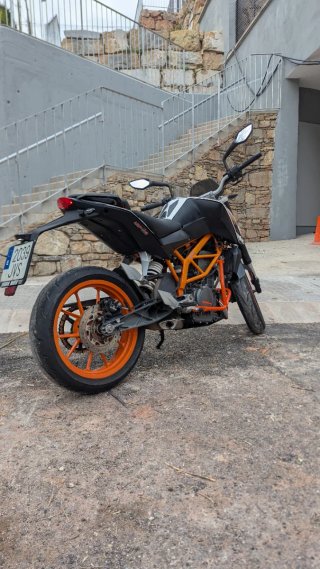 KTM 390 Duke Negra y Naranja