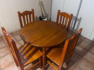 Mesa redonda extensible con 4 sillas