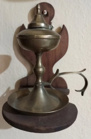 Antigua Lamparilla Bronce con Repisa