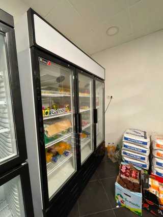 Nevera expositora refrigerada