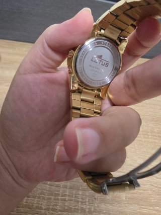 Reloj Lotus Dorado